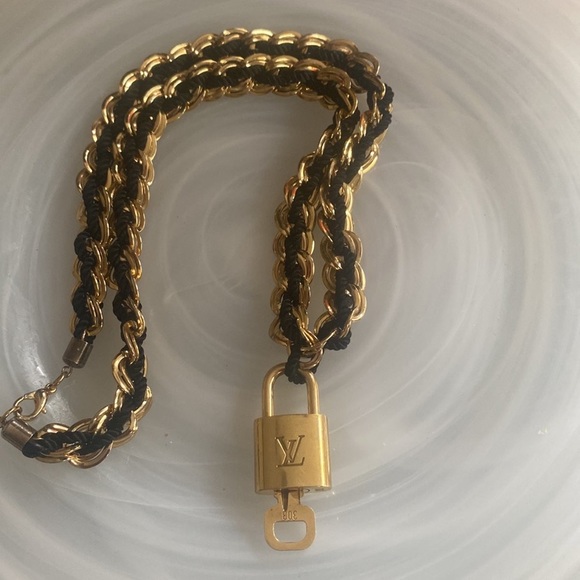 Authentic #303 Louis Vuitton lock and key - Picture 5 of 7